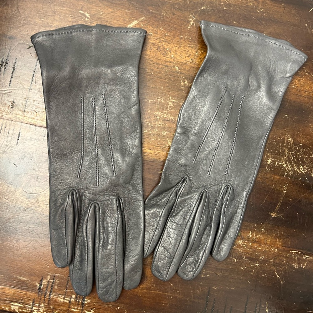 Women’s Dove Gray Leather Gloves